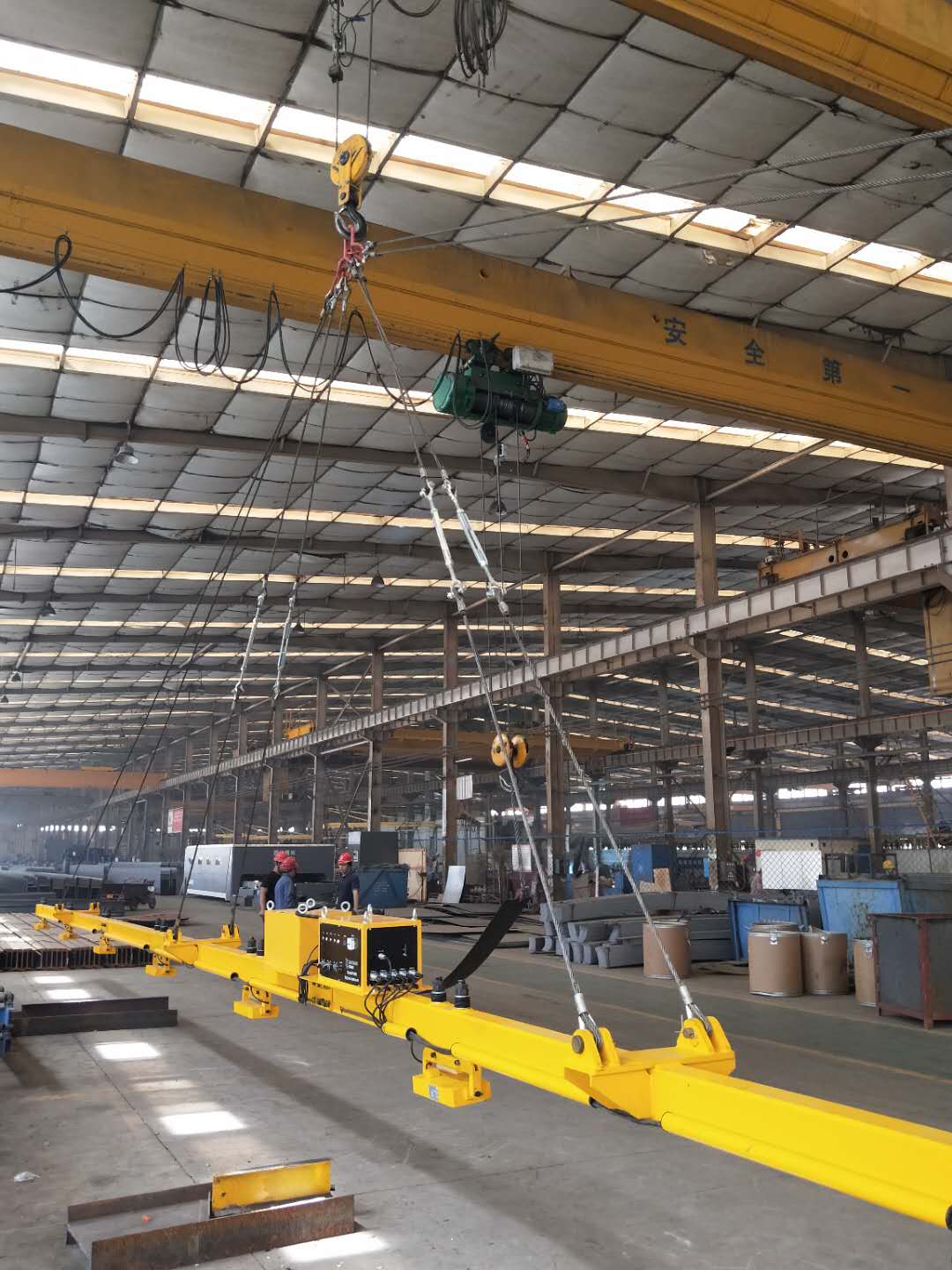 超長鋼板起吊，電永磁起重吊具