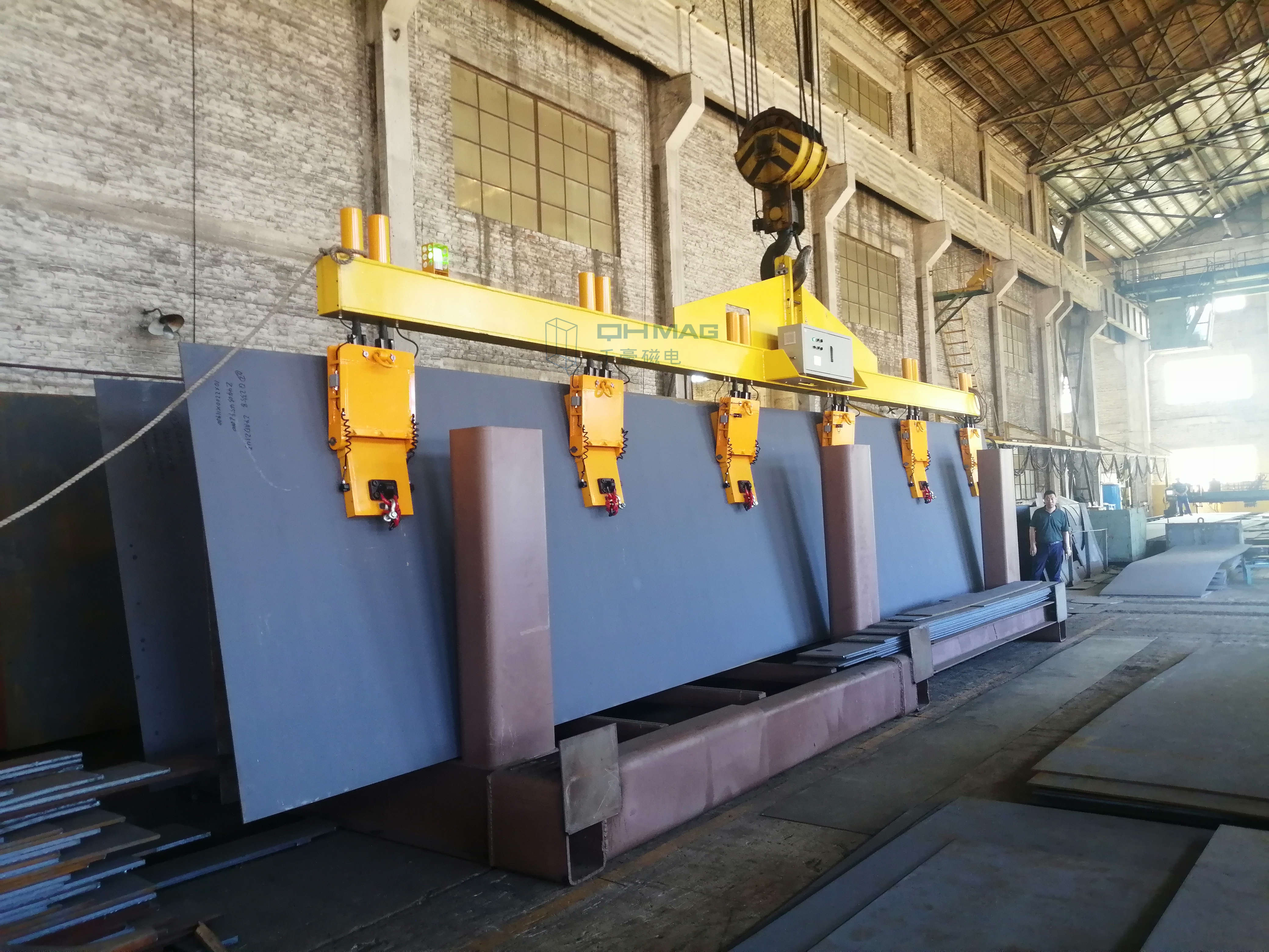 豎著吊鋼板，側(cè)吊鋼板，千豪電永磁吊具